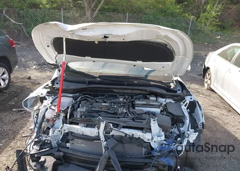 2022 Toyota Corolla Cross Xle z USA, uszkodzony, nr VIN 7MUEAAAG2NV026579